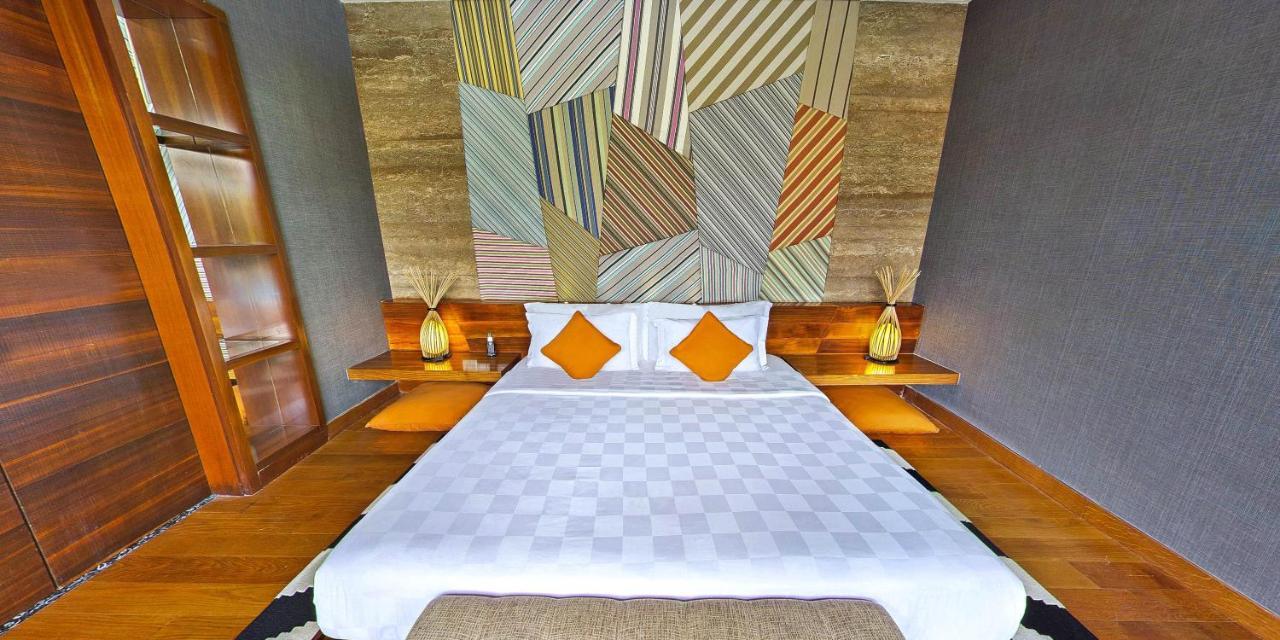 Ts Suites Семиньяк Экстерьер фото A bedroom